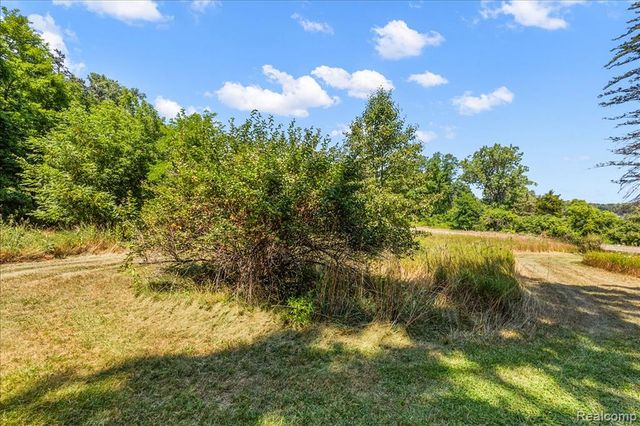 2770 Bogie Lake Road, White Lake, MI 48386