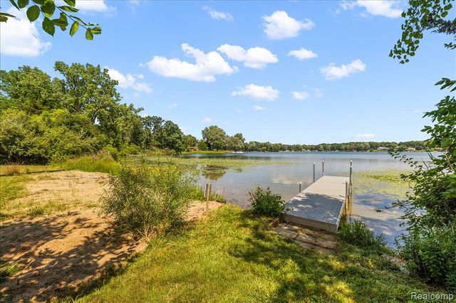 2770 Bogie Lake Road, White Lake, MI 48386
