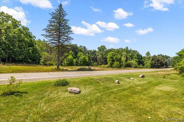 2770 Bogie Lake Road, White Lake, MI 48386