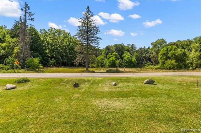 2770 Bogie Lake Road, White Lake, MI 48386