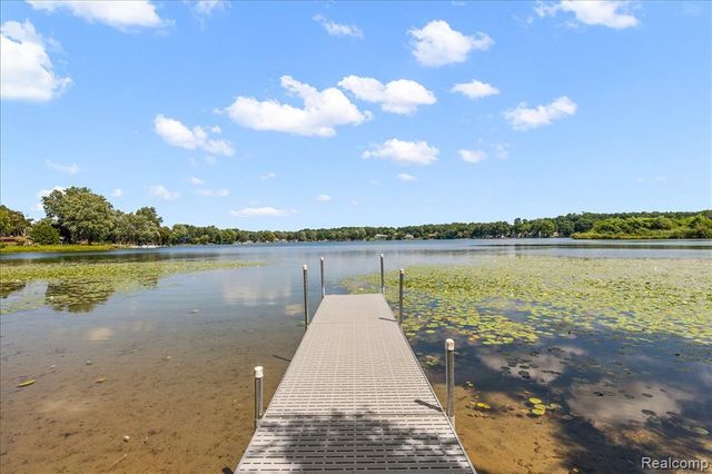 2770 Bogie Lake Road, White Lake, MI 48386