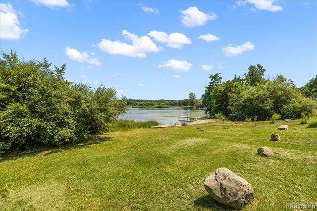 2770 Bogie Lake Road, White Lake, MI 48386