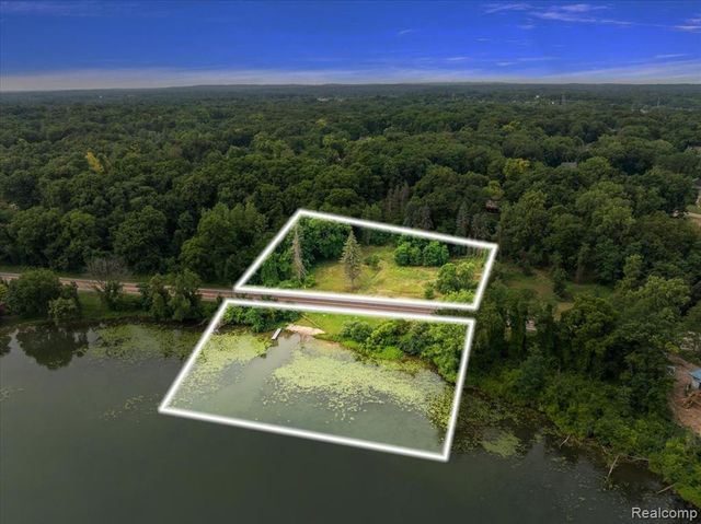 2770 Bogie Lake Road, White Lake, MI 48386