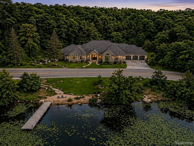 2770 Bogie Lake Road, White Lake, MI 48386