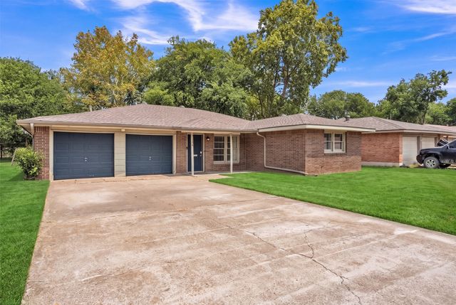 1116 Center Street, Cleburne, TX 76033