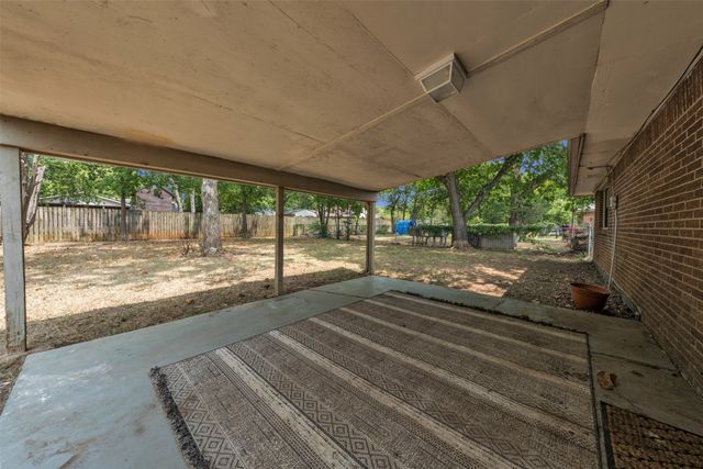 1116 Center Street, Cleburne, TX 76033
