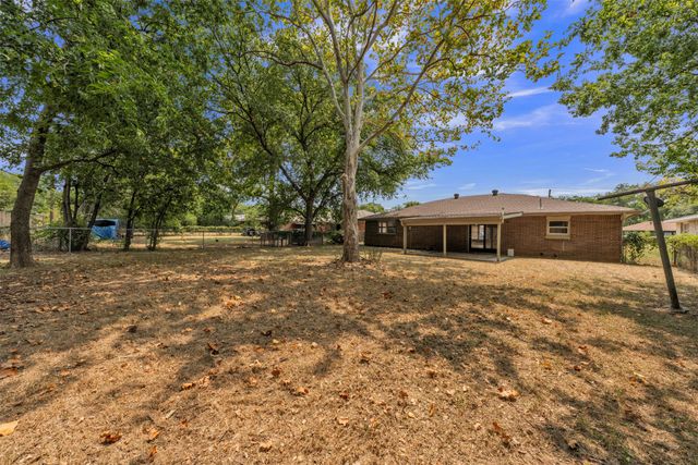 1116 Center Street, Cleburne, TX 76033