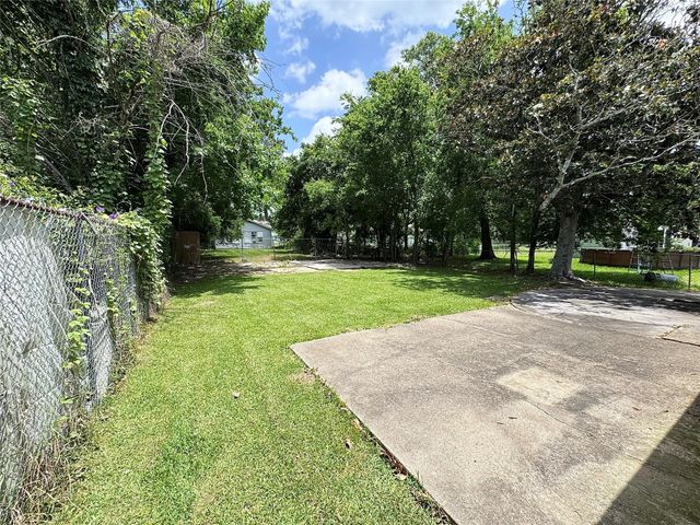 2066 Earl Street, Beaumont, TX 77703