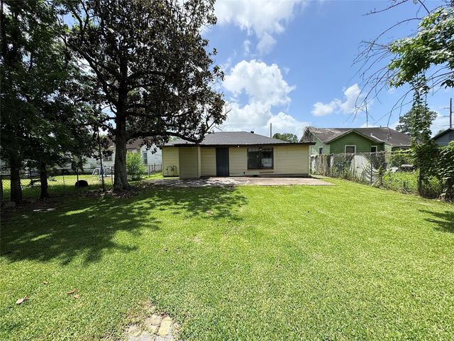 2066 Earl Street, Beaumont, TX 77703