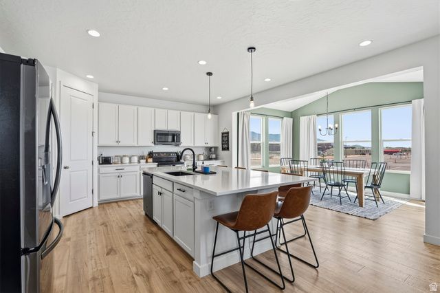 1208 E COACHLINE WAY, Eagle Mountain, UT 84005
