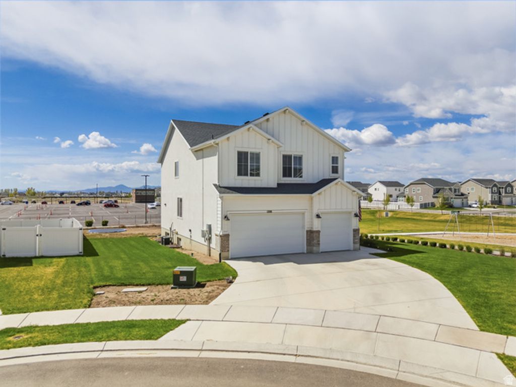 1208 E COACHLINE WAY, Eagle Mountain, UT 84005