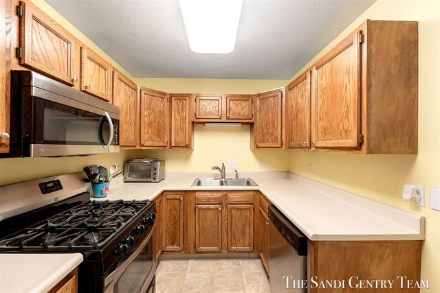 17632 Dustin Drive, Spring Lake, MI 49456