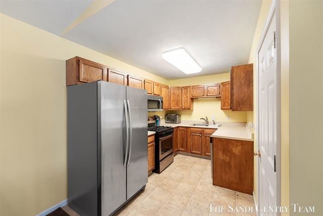 17632 Dustin Drive, Spring Lake, MI 49456
