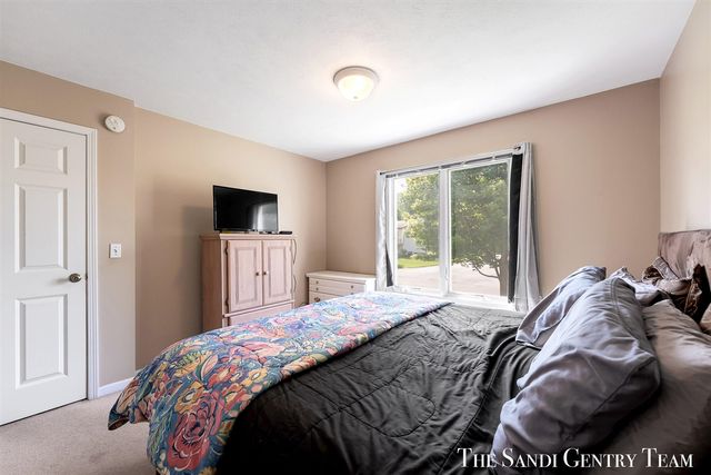 17632 Dustin Drive, Spring Lake, MI 49456