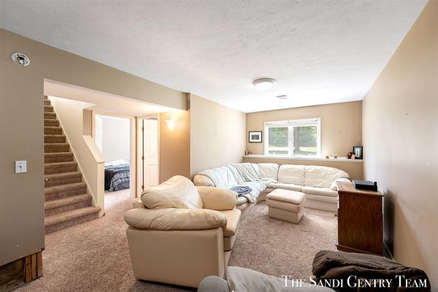 17632 Dustin Drive, Spring Lake, MI 49456