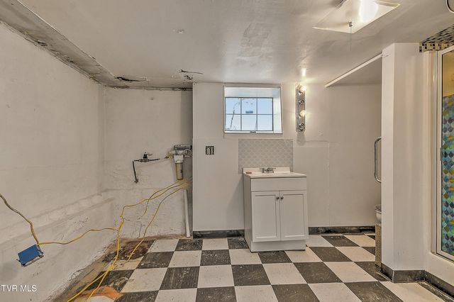 1305 Saint Louis Street, Johnson City, TN 37601