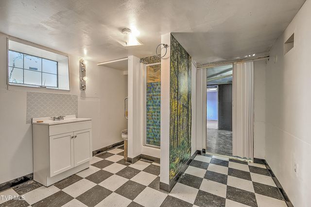 1305 Saint Louis Street, Johnson City, TN 37601