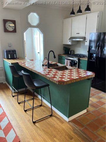 9 Arlington Court, Charleston, WV 25301