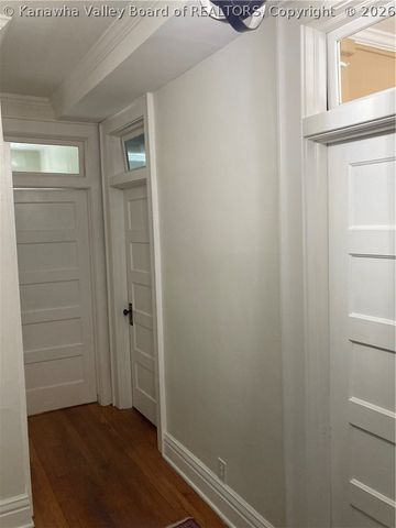 9 Arlington Court, Charleston, WV 25301