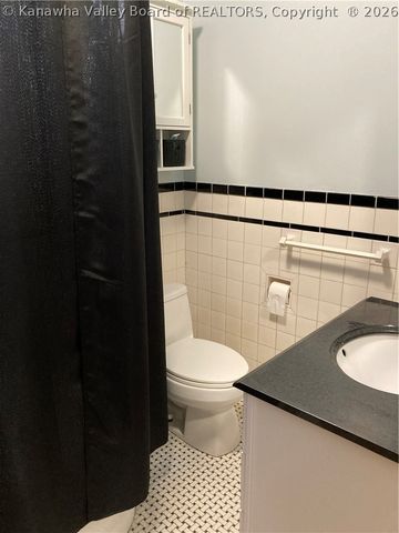 9 Arlington Court, Charleston, WV 25301