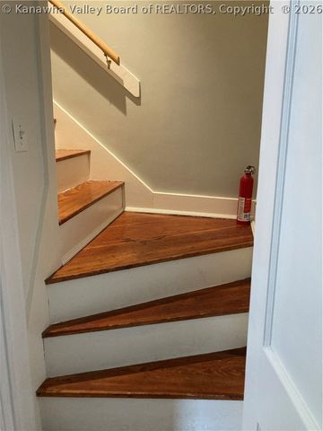 9 Arlington Court, Charleston, WV 25301