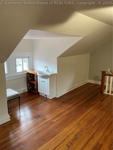 9 Arlington Court, Charleston, WV 25301