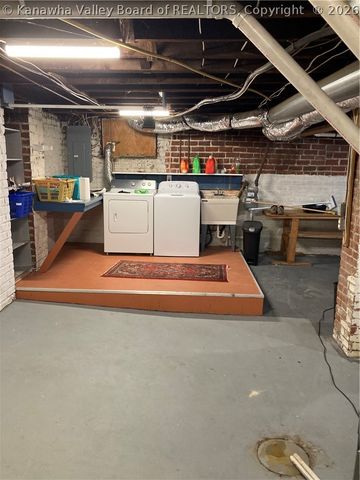 9 Arlington Court, Charleston, WV 25301