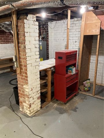 9 Arlington Court, Charleston, WV 25301