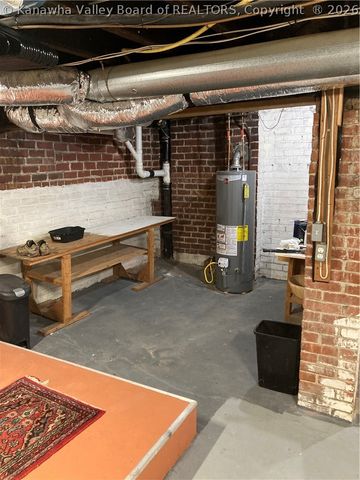 9 Arlington Court, Charleston, WV 25301