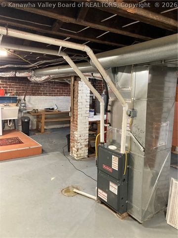 9 Arlington Court, Charleston, WV 25301