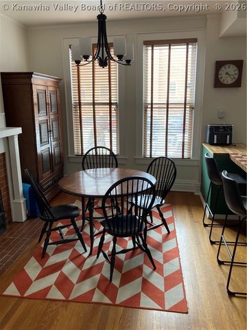 9 Arlington Court, Charleston, WV 25301