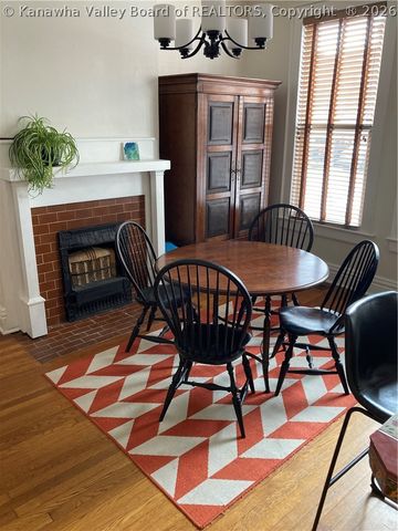 9 Arlington Court, Charleston, WV 25301