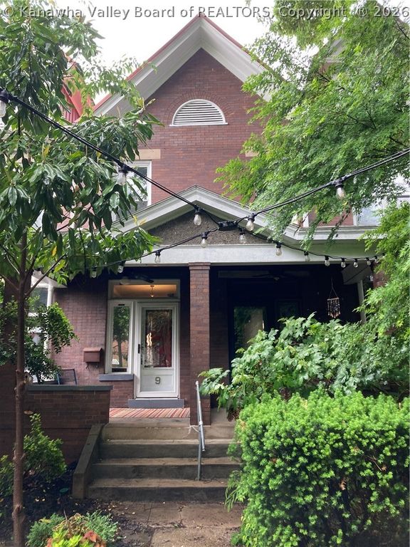 9 Arlington Court, Charleston, WV 25301