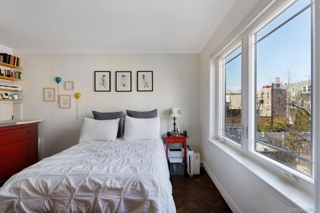 25 Meserole Street 3R, Brooklyn, NY 11206