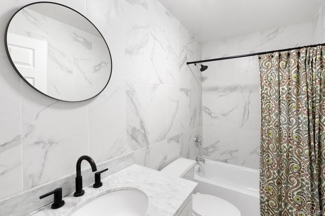 25 Meserole Street 3R, Brooklyn, NY 11206