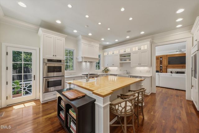 11417 Governors Drive, Chapel Hill, NC 27517