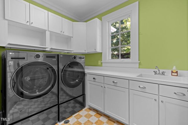 11417 Governors Drive, Chapel Hill, NC 27517
