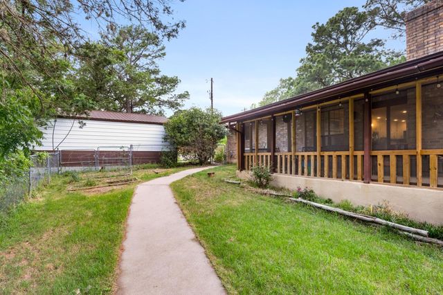 205 Kamakoa LN, Bastrop, TX 78602