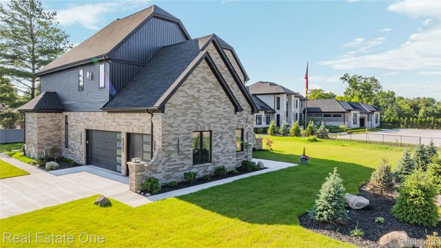 5321 Rochester Road, Troy, MI 48058