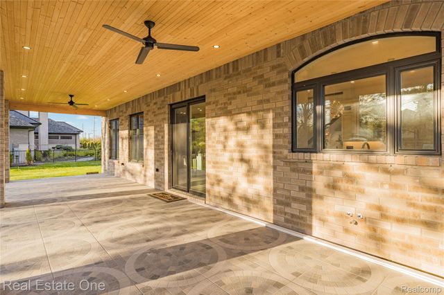 5321 Rochester Road, Troy, MI 48058