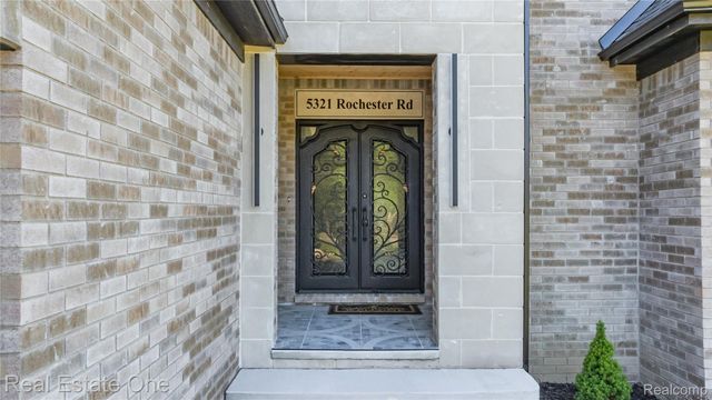 5321 Rochester Road, Troy, MI 48058
