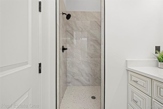 5321 Rochester Road, Troy, MI 48058