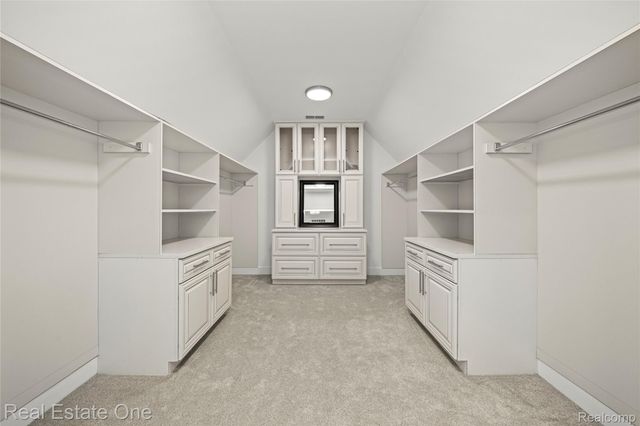 5321 Rochester Road, Troy, MI 48058