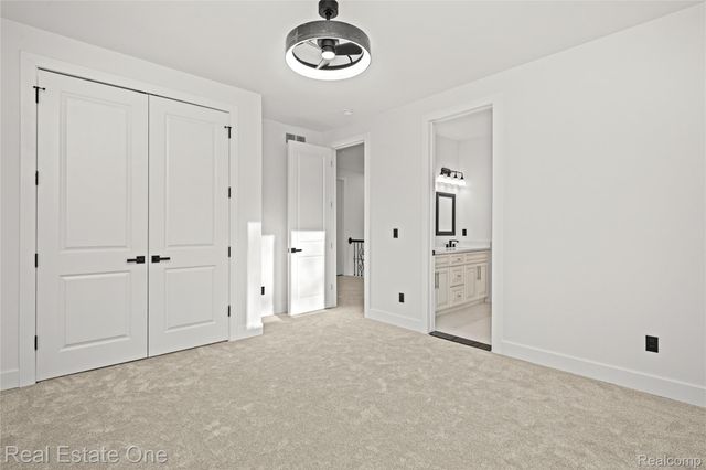 5321 Rochester Road, Troy, MI 48058