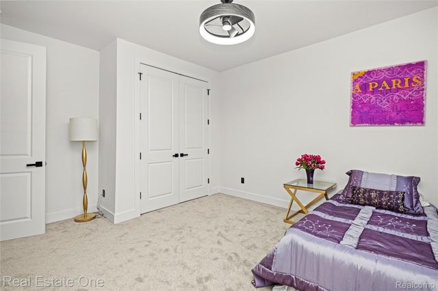 5321 Rochester Road, Troy, MI 48058