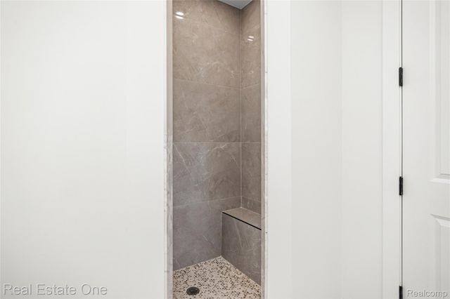 5321 Rochester Road, Troy, MI 48058