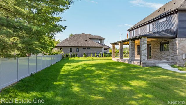 5321 Rochester Road, Troy, MI 48058