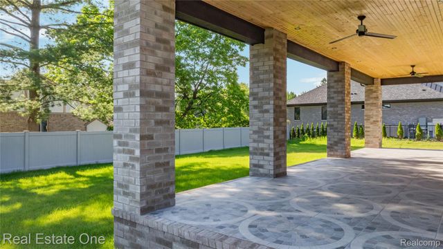 5321 Rochester Road, Troy, MI 48058