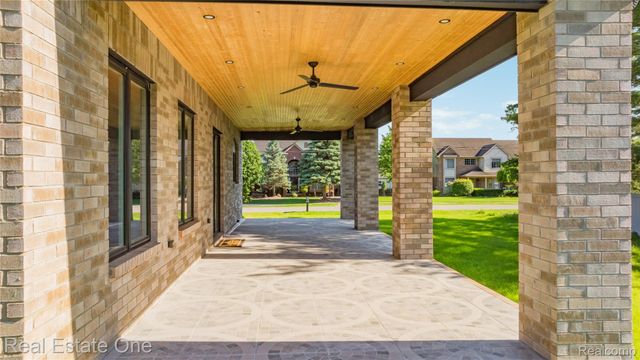5321 Rochester Road, Troy, MI 48058