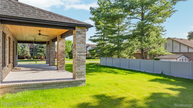 5321 Rochester Road, Troy, MI 48058